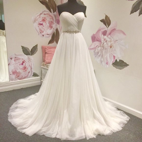 PRONOVIAS WEDDING GOWN! - Picture 4 of 8